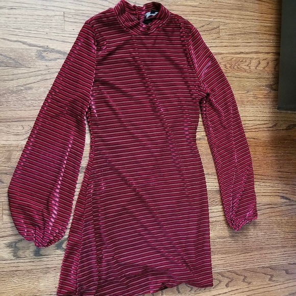 Lulu's Velvet Burgundy Red Dress With Balloon Sleeves NWT Small - Picture 4 of 10